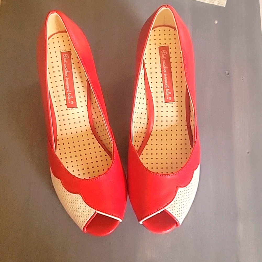 Vintage style pumps